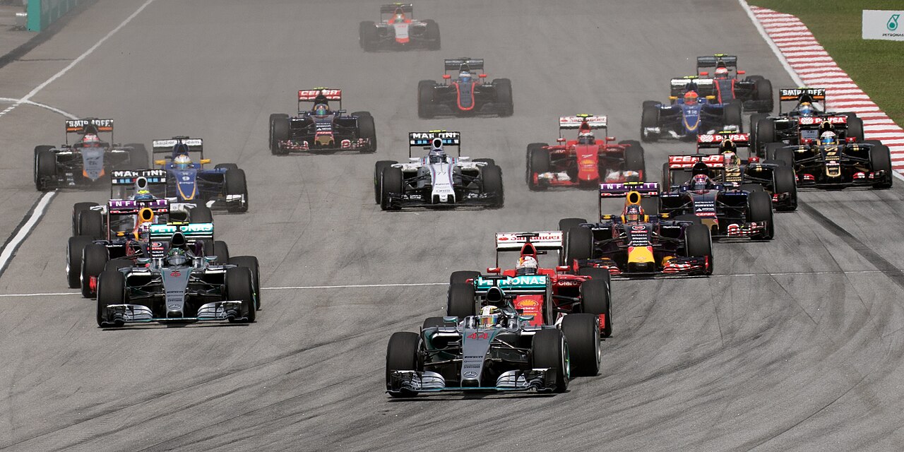 Départ d’un Grand Prix de Formule 1, monoplaces en piste